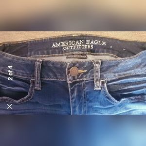 LNWOT WOMEN'S AMERICAN EAGLE SUPER-SUPER STRETCH DISTRESSED JEGGINGS SIZE 4